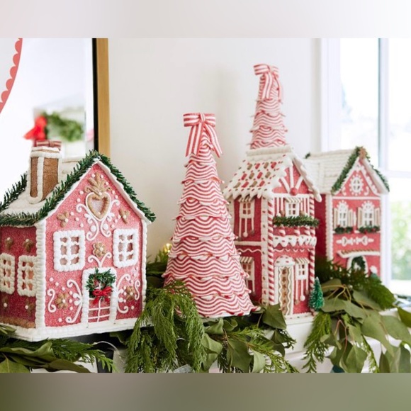 Pottery Barn Kids Gingerbread Houses Light-Up Set of 3 - Picture 3 of 4